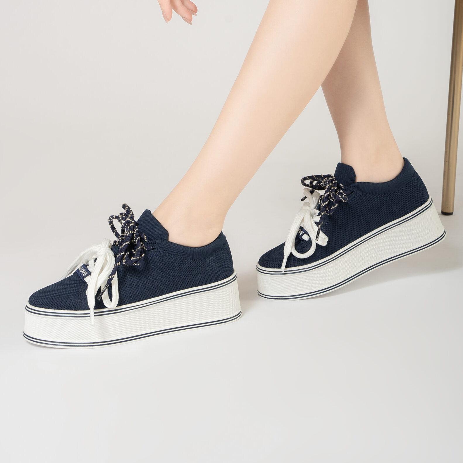 カジュアルスニーカー